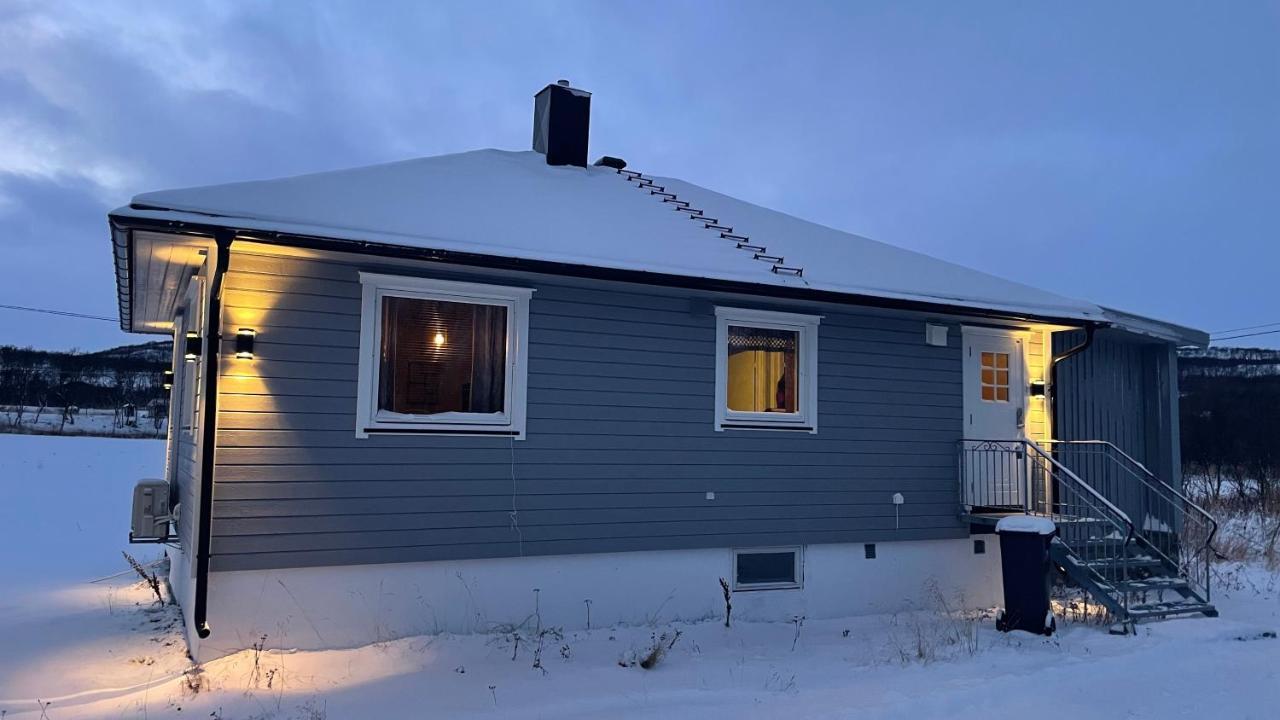 Koselig Hus I Sentrum Av Olderfjord Russenes Buitenkant foto